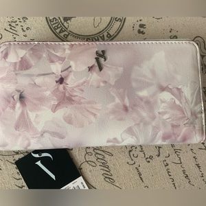 Simply Vera, Vera Wang floral wallet
